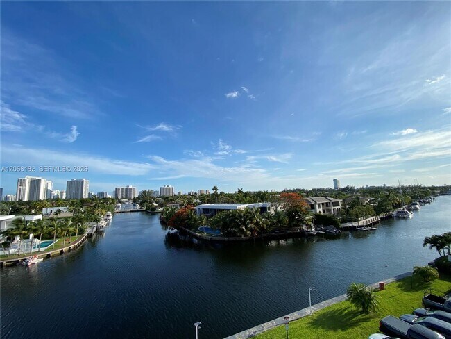 Building Photo - 401 Golden Isles Dr