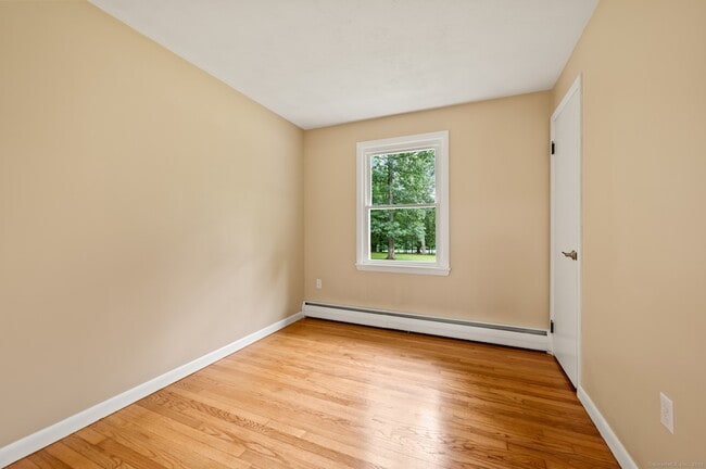 Building Photo - 653 Deep River Rd