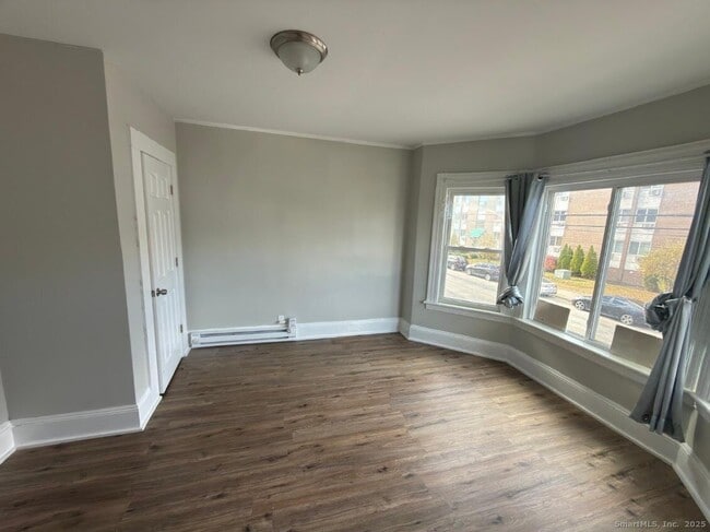 Building Photo - 352 Benham Ave