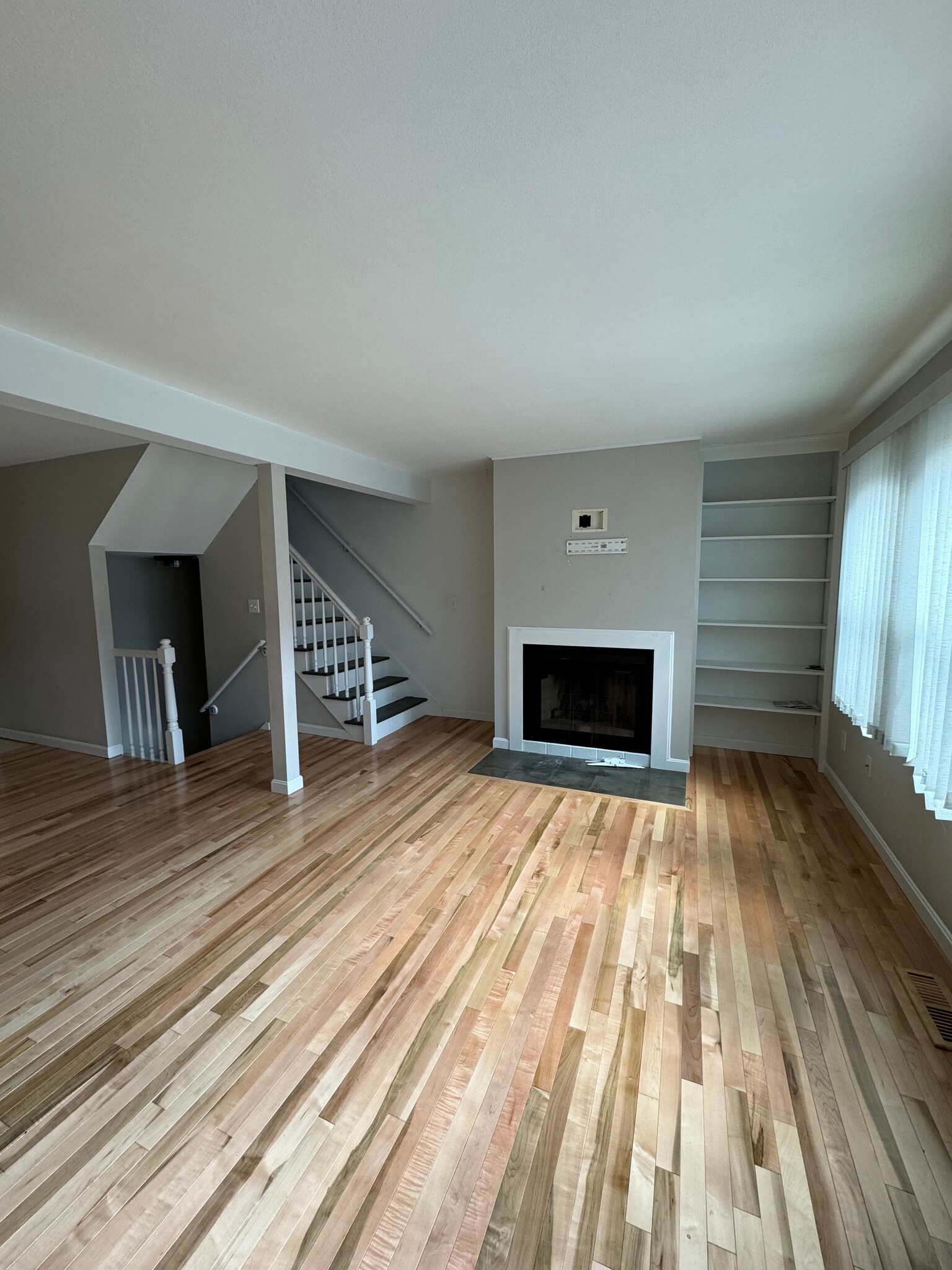 Living room - 119 Springbrook Dr