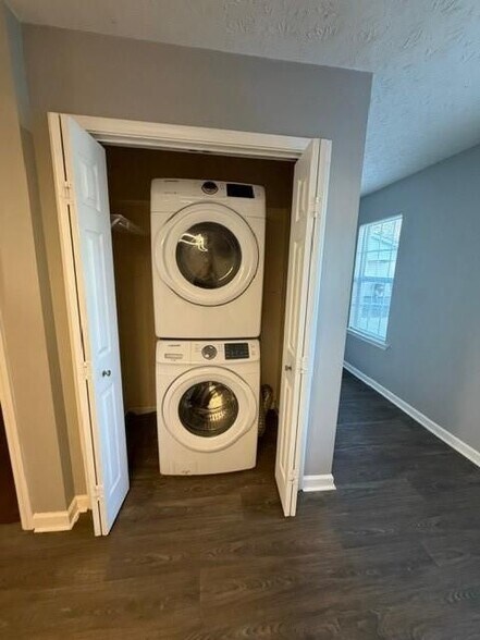 Building Photo - 70 Kenzi Way SW