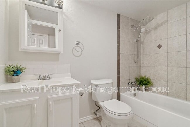 Building Photo - 511 Cumberland Dr