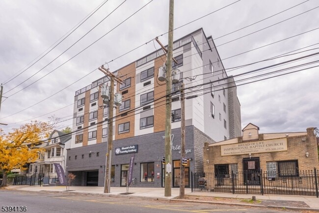 Building Photo - 768 Bergen St