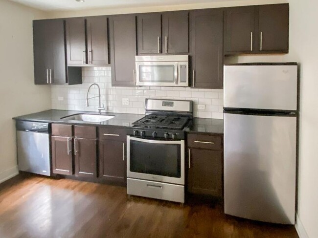 Building Photo - 1 bedroom in Chicago IL 60640