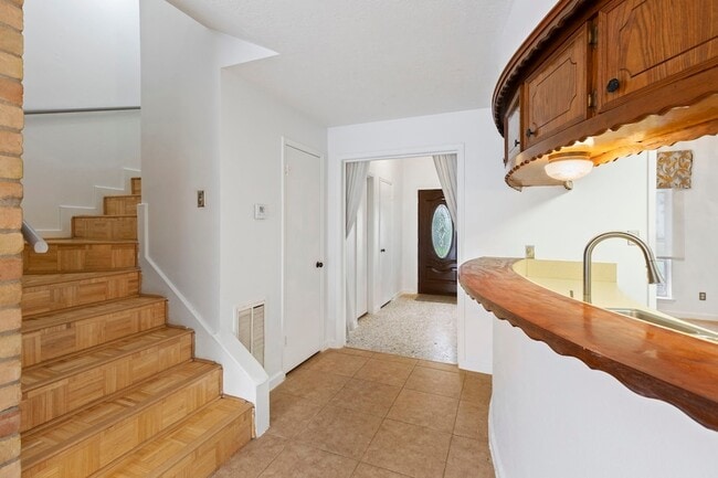 Building Photo - 10728 Briar Forest Dr