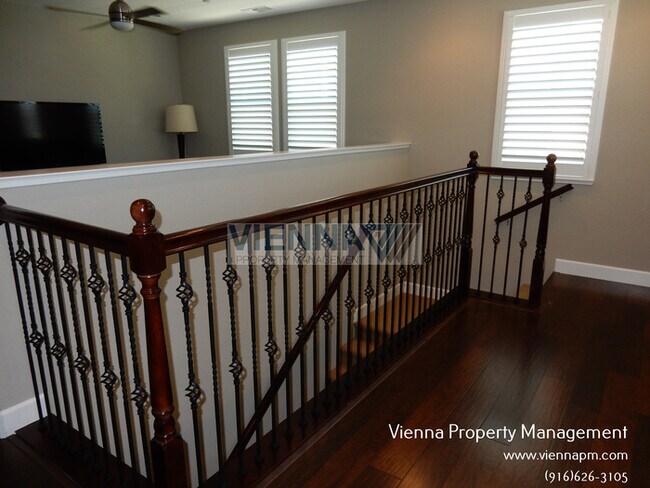 Building Photo - 5635 Saratoga Cir