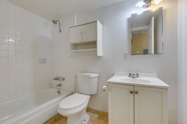 Building Photo - Cozy 2BR/2BA in Spring Valley Near the Strip