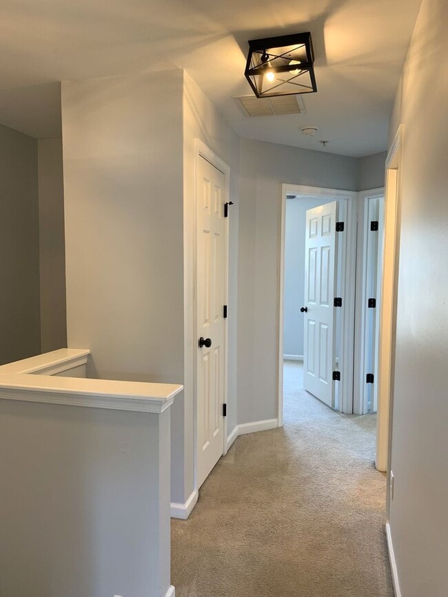 Building Photo - Spacious 3-Bed / 2.5-Bath Townhome – Antrim Crossing Subdivision
