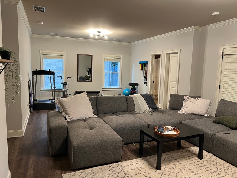 Building Photo - 7955 Magnolia Sq