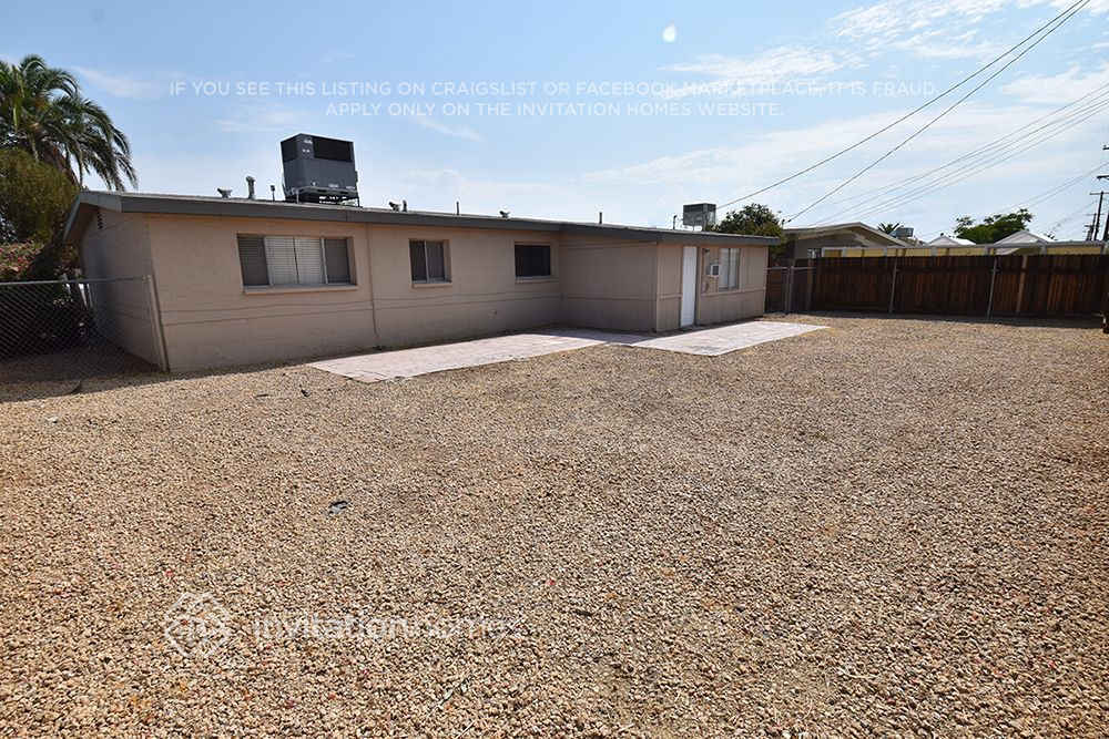 Building Photo - 2136 E Bramble Ave