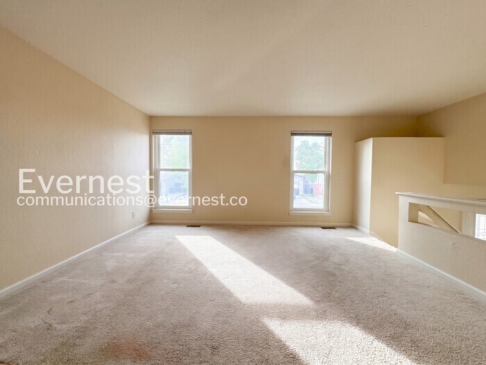 Building Photo - 9225 Clermont Dr