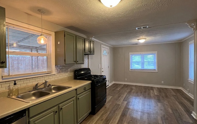 Building Photo - 3023 Kingston Ave