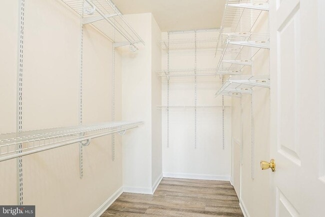 Building Photo - 8202 Blue Heron Dr