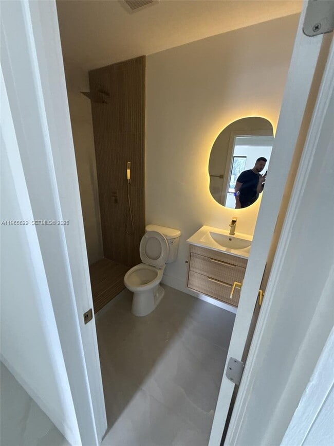 Building Photo - 2923 NW 16th Ave