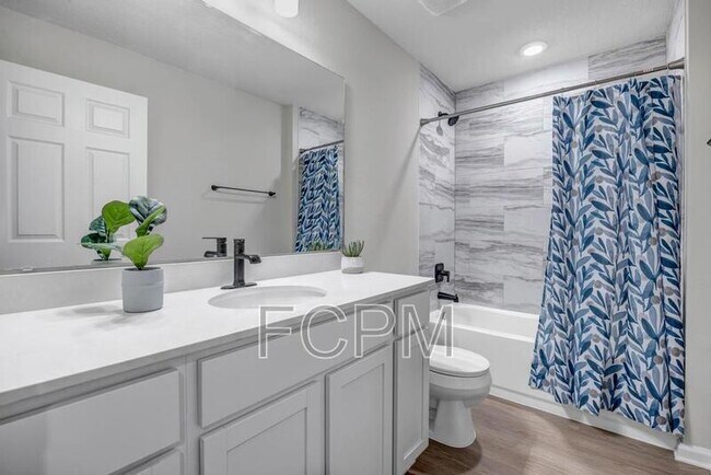 Building Photo - 5454 Amazon Ave