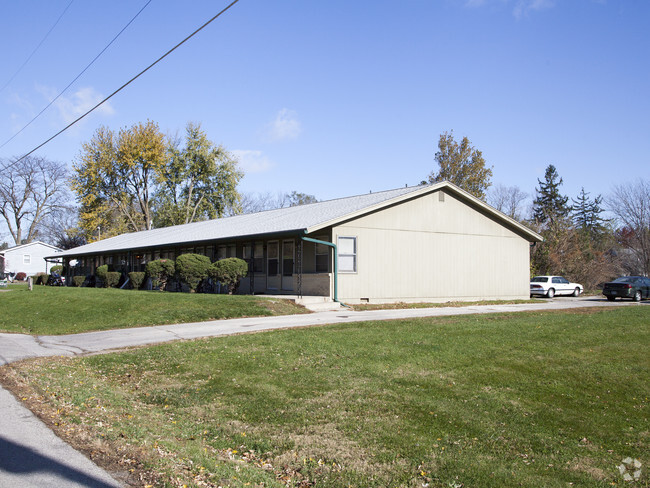 Building Photo - Newly renovated apartments in quiet neighb...