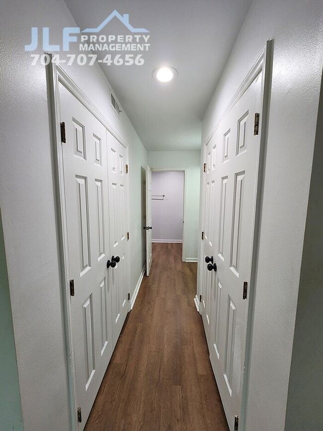 Building Photo - Great 2 bed/2 bath Condo in Convenient Charlotte Area!