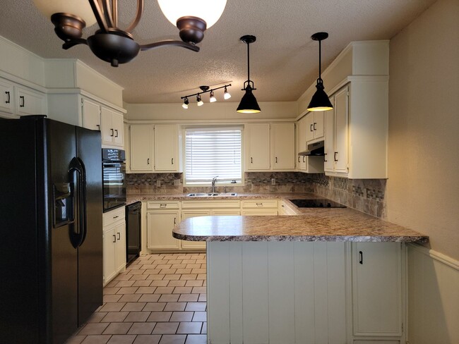 Building Photo - Beautifully remodeled 4 bedroom home in So...