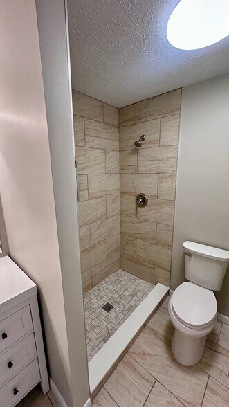 Building Photo - 8919 Eagleview Dr