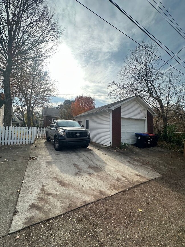 Building Photo - Gorgeous Renovated Highlands Bungalow – Available for Rent!