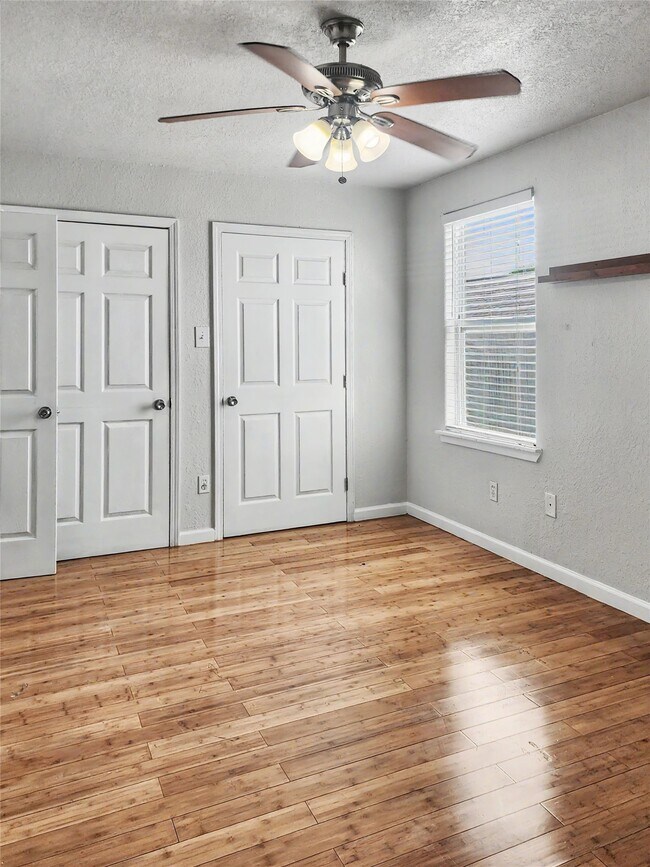 Building Photo - 5617 Avenue R 1/2