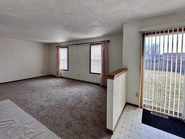 Building Photo - 6497 Maeve Ln