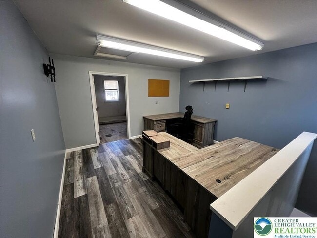 Building Photo - 37 E Evergreen St