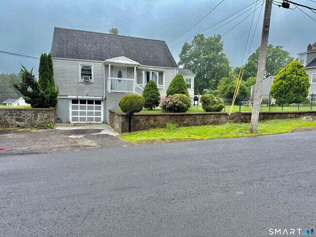 Building Photo - 15 Edwards St