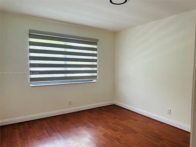 Building Photo - 458 Lakeview Dr