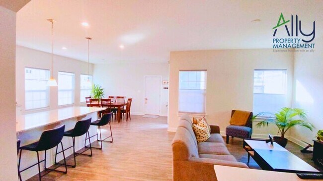 Building Photo - 3272 Village Park Ave