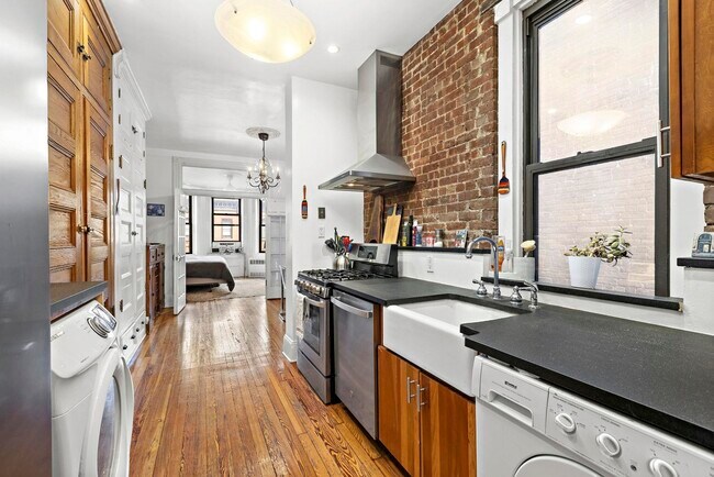 Building Photo - 1110 Park Ave