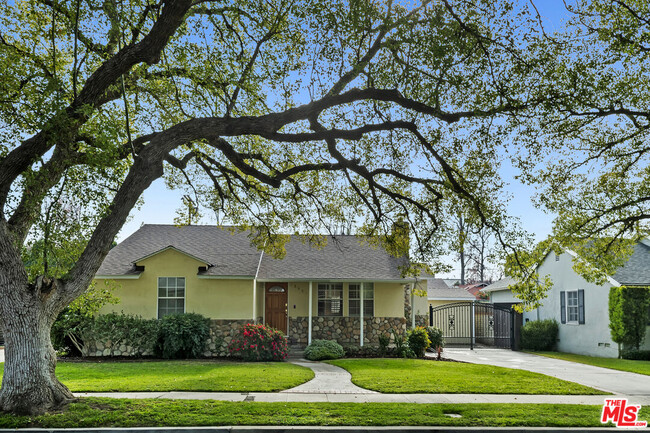 Building Photo - 13958 Peach Grove St