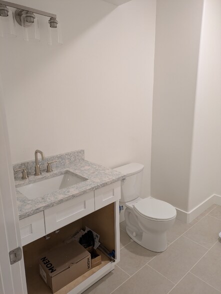 Building Photo - 1595 S 300 W