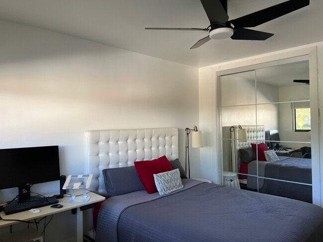 Building Photo - 425 NE 103rd St