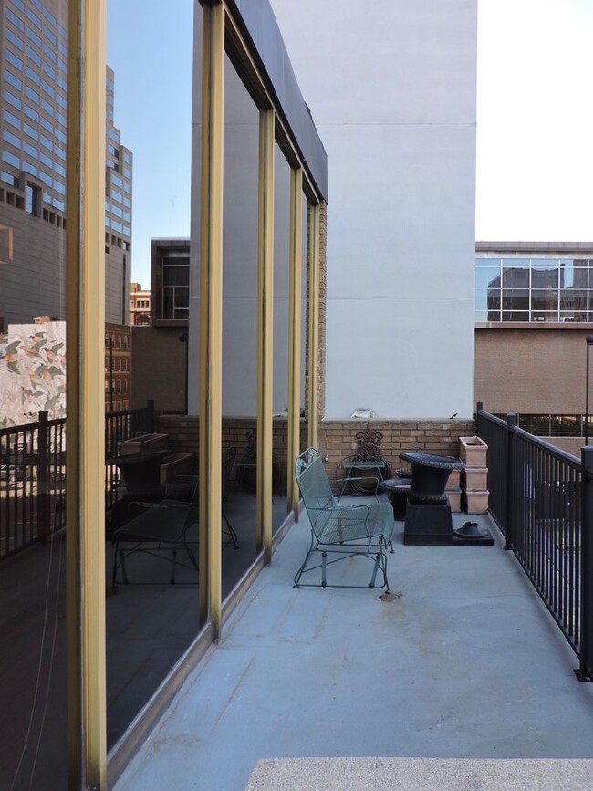 Building Photo - 14 Garfield Pl