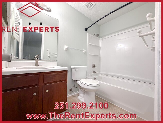 Building Photo - 9760 Royal Woods Dr N