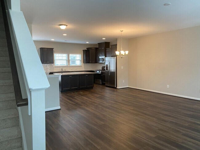 Building Photo - 1012 Lathrop Ln