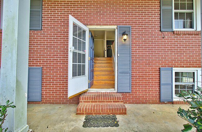 Building Photo - 135 Clay St