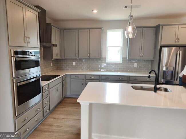 Building Photo - 821 York Aly