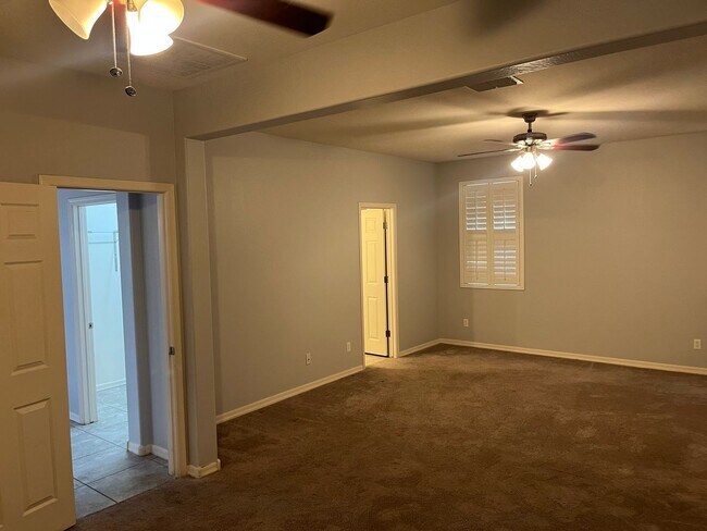 Building Photo - 15728 N 182nd Ln