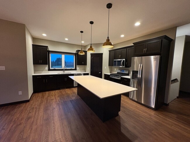 Building Photo - PRICE REDUCED!!! 4 bed / 3 bath Twinhome for Rent!