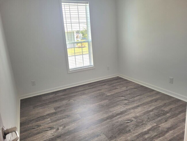 Building Photo - 6429 Forest Lake Dr