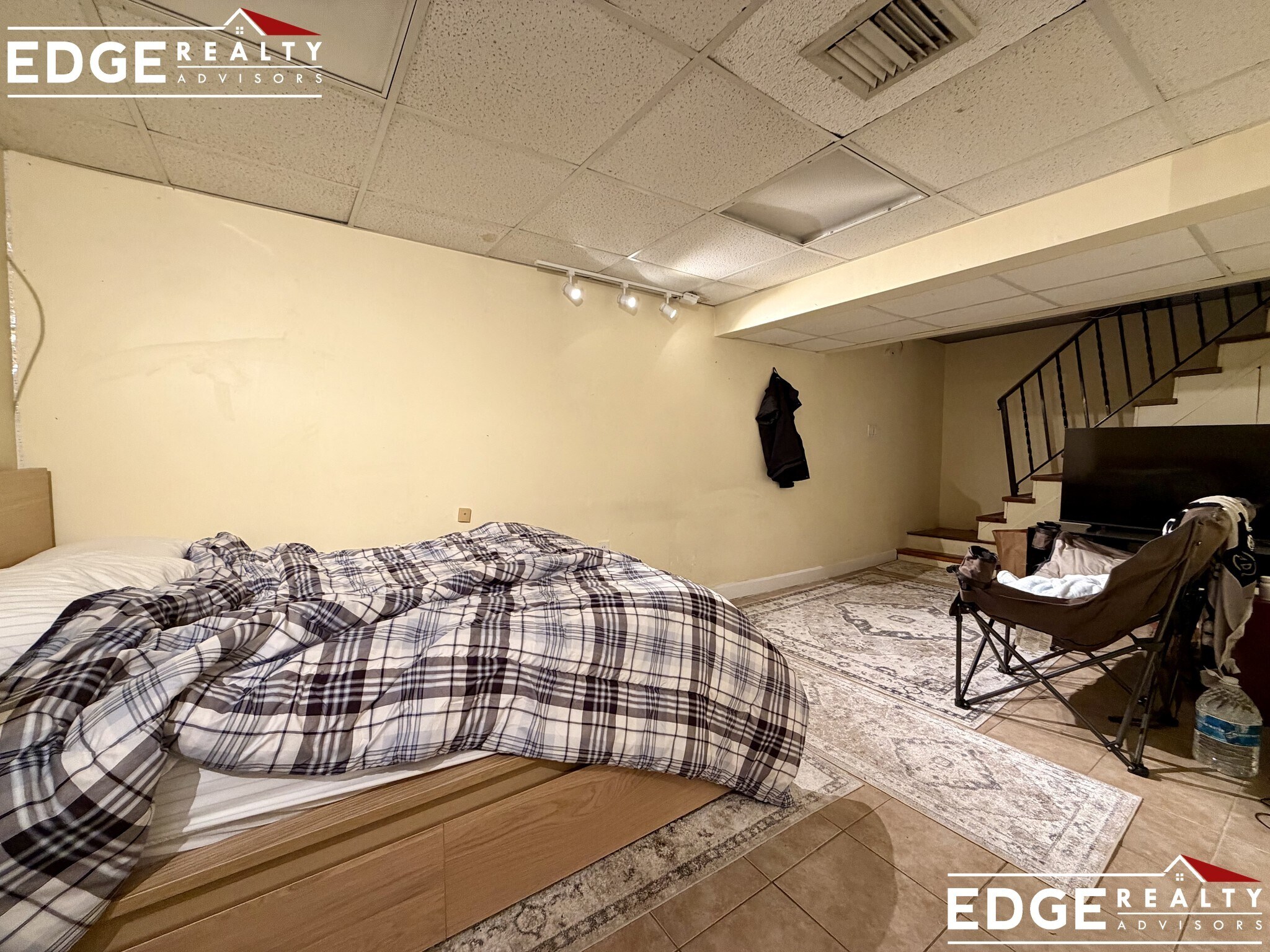 Building Photo - 191 Kenrick St