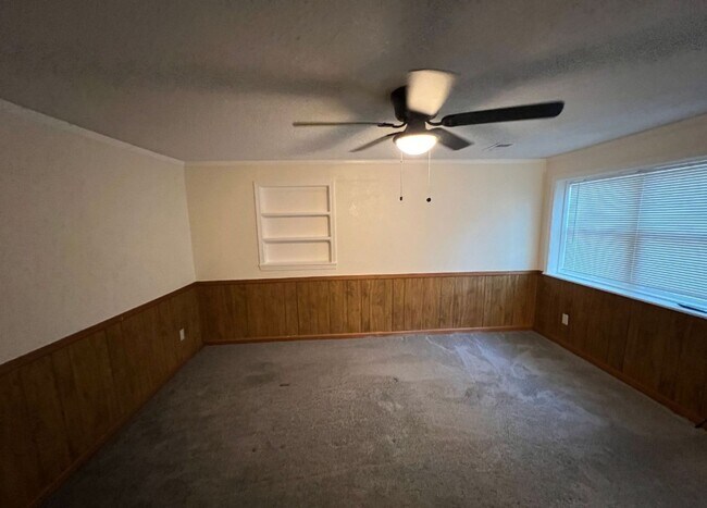 Building Photo - Coming Soon! Spacious 3-Bed, 2-Bath Home i...