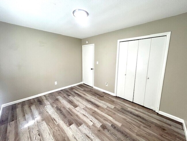 Building Photo - Spacious 4-Bedroom, 2-Bath Home Located in...