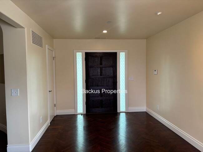 Building Photo - Stunning three bedroom home in picturesque...