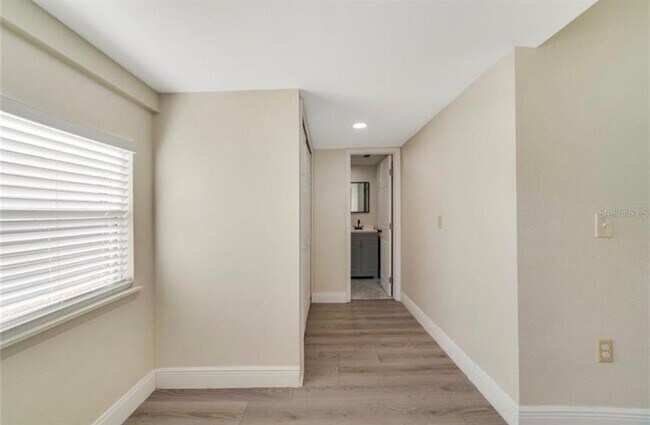 Building Photo - 222 N Orlando Ave