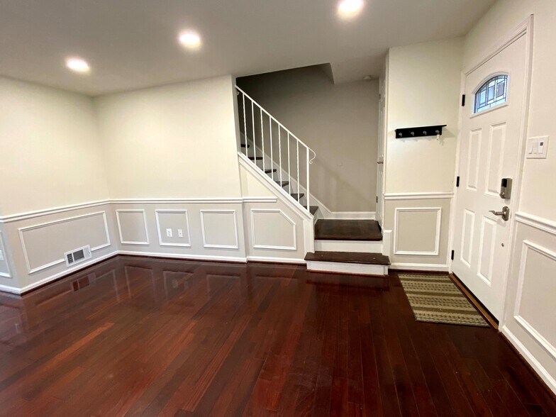 First floor - 5704 Fenwick Dr