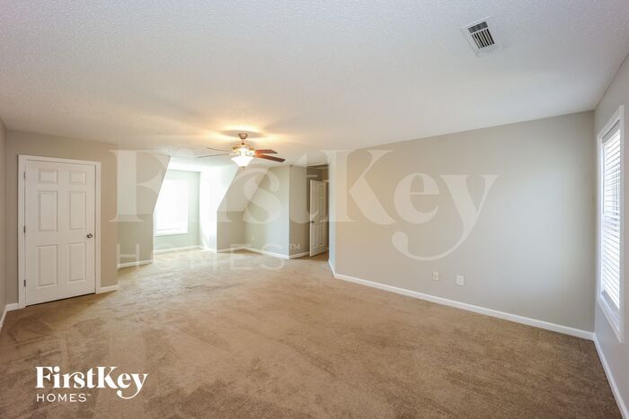 Building Photo - 333 Westhill Dr