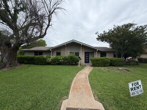 Building Photo - Modern living in Mesquite